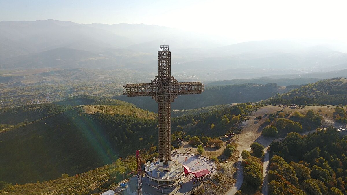 Самый большой в мире христианский крест — Монумент Тысячелетия, 66 метров