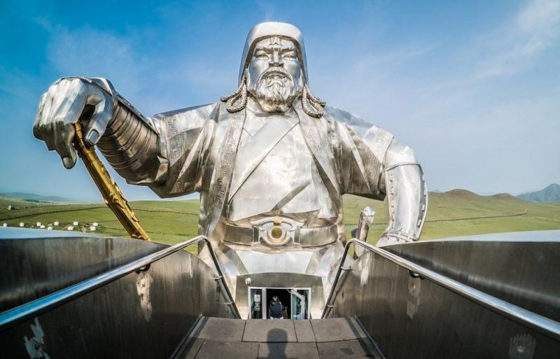 Самый большой памятник лошади — Конная статуя Чингисхана